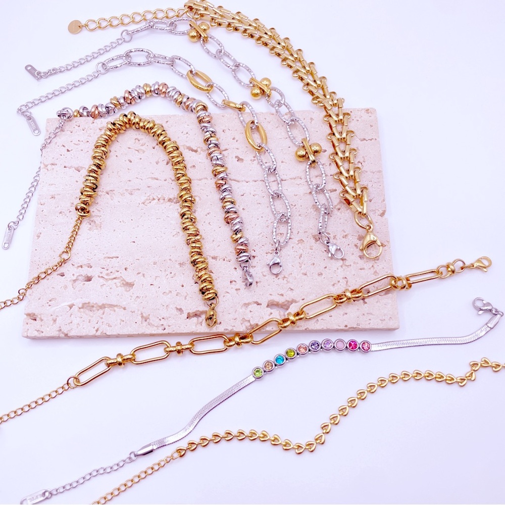 FRESH FAVES & MUST HAVES ✨✨✨ - Picture 2 of 5